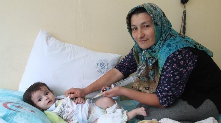Ameliyat Olan Veli &Ouml;mer Bebeğin Doğum G&uuml;n&uuml; Hastanede Kutlandı