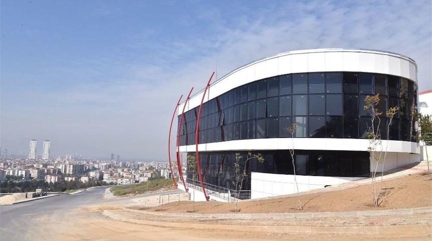 Bornova&rsquo;ya &Uuml;&ccedil; K&uuml;lt&uuml;r Merkezi Birden