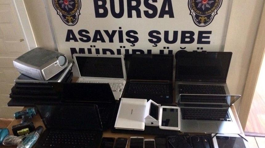 Su&ccedil; Makinesi &Ouml;nce Kameraya, Sonra Polise Yakalandı