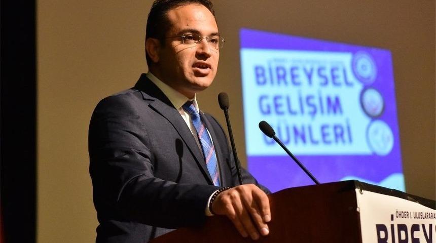 Başkan Atila, Ege &Uuml;niversitesi&rsquo;nde Gen&ccedil;lere Seslendi