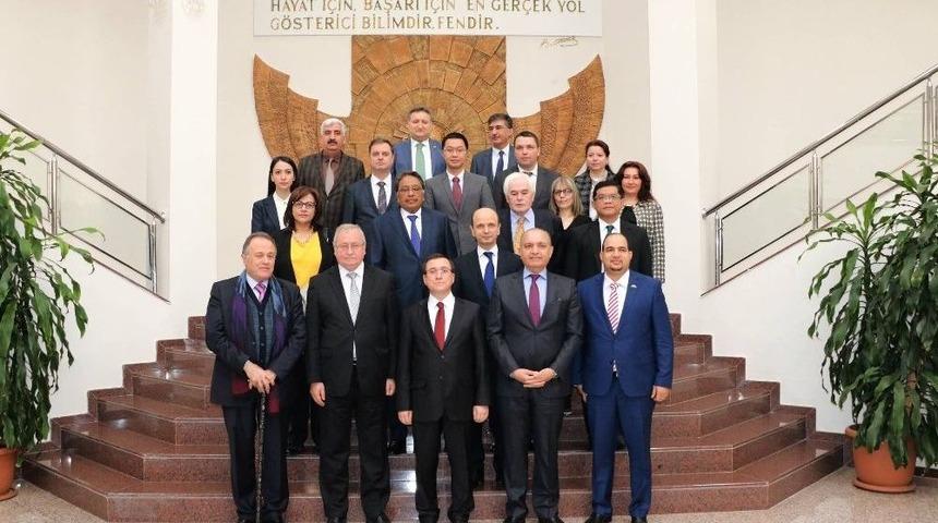 B&uuml;y&uuml;kel&ccedil;ilerden Rekt&ouml;r Prof. Dr. Kızılay&rsquo;a Ziyaret
