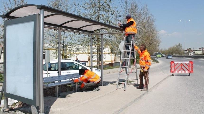 Bin 250 Adet Yeni Yolcu Durağının Montajı S&uuml;r&uuml;yor