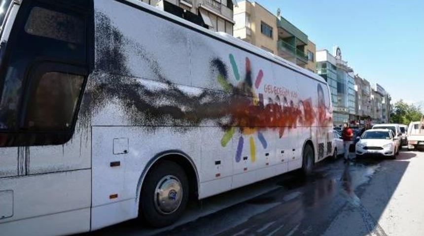 'hayır' Otob&uuml;slerine Boyalı Saldırı