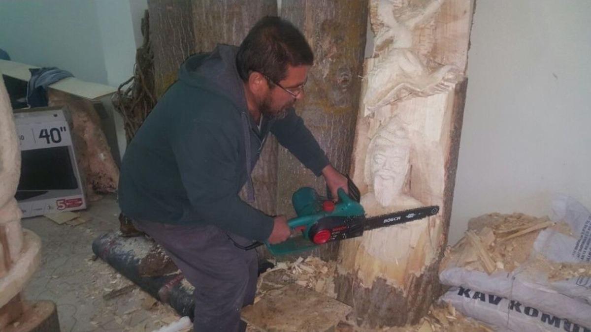 Ağacı, Kesim Motoruyla Sanata D&ouml;n&uuml;şt&uuml;r&uuml;yor