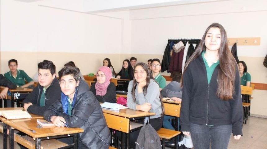 Liseli Öğrenci 15 Temmuz Gecesini Yazdığı Yarışmada Birinci Oldu