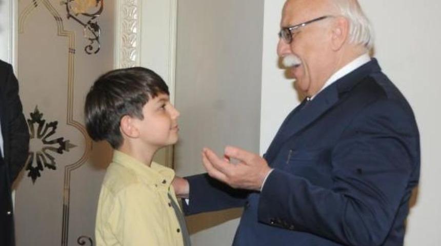 Bakan Avcı, 'piyano Dahisi' Mert'i Kutladı