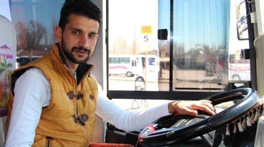 Halk Otobüsü Şoförü Bayılan Yolcuyu Hastaneye Yetiştirdi