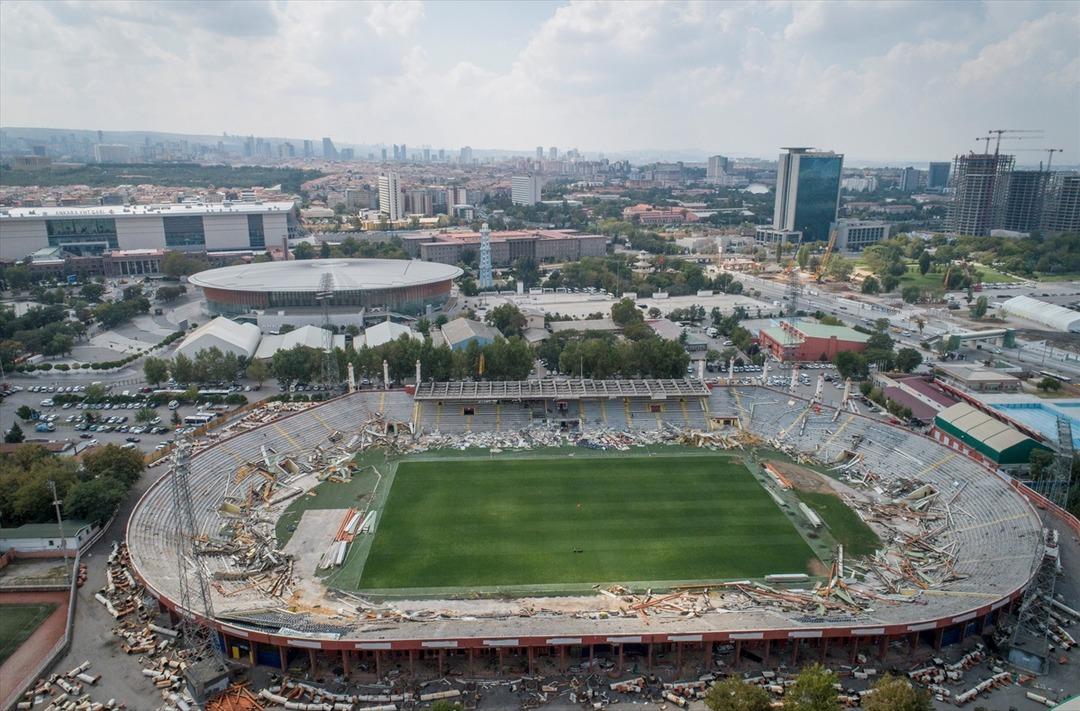 Ankara 19 Mayıs Stadı'nın yıkım &ccedil;alışmalarına devam ediliyor