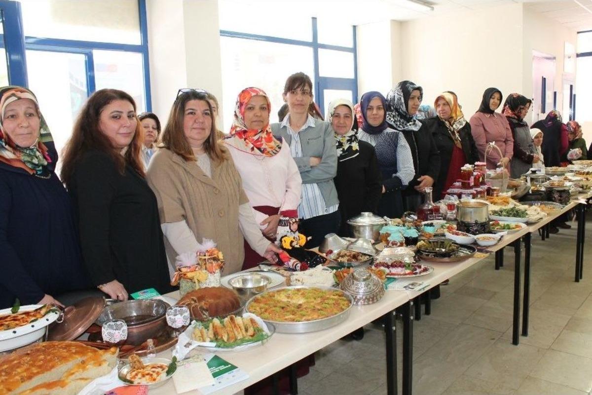 Niğdeli Kadınlar H&uuml;nerlerini Sergiledi