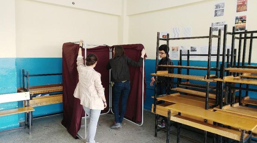Referandum Sandıkları Kuruldu