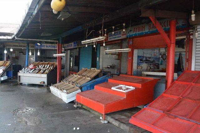 Denizlerde Av Yasağı Başladı, K&uuml;lt&uuml;r Balıkları Tezgahlardaki Yerini Aldı 1