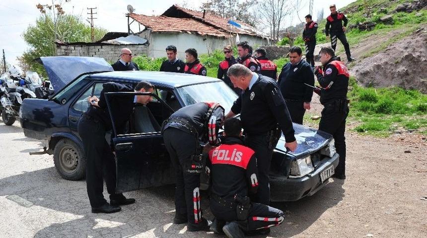 Polisin &ldquo;dur&rdquo; İhtarına Uymayan Otomobil Terk Edilmiş Halde Bulundu