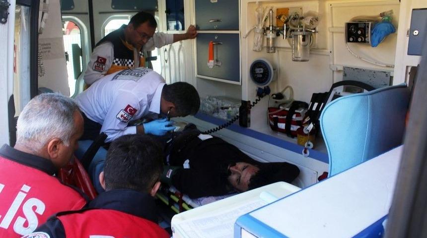 Antalya&rsquo;da Hatalı Araba Park Etme Kavgası: 1 Yaralı