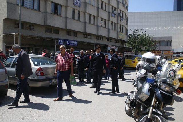 Antalya&rsquo;da Hatalı Araba Park Etme Kavgası: 1 Yaralı 1