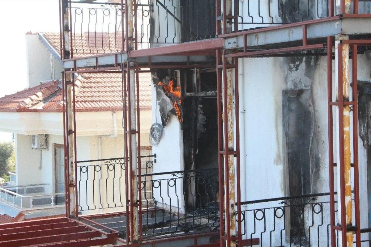 Fethiye Şovalye Adasında 2 Milyon Tl&rsquo;lik Villa Yandı