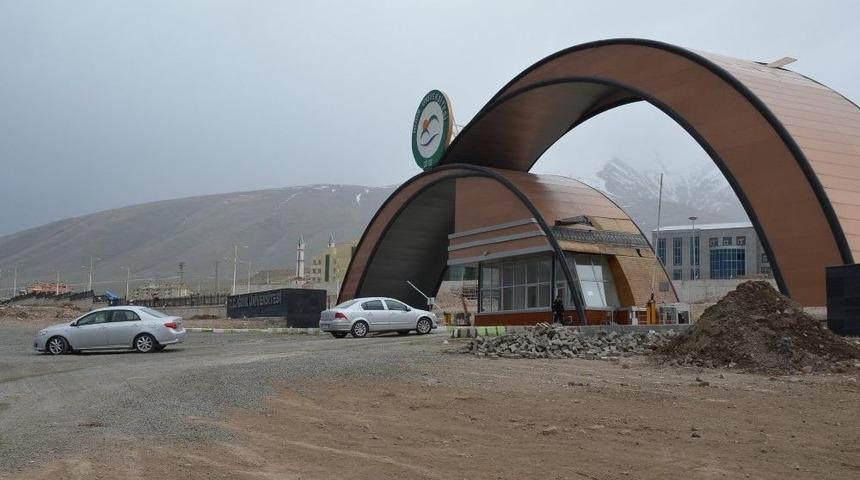 Iğdır&rsquo;da Şiddetli R&uuml;zgar &Ccedil;atıları U&ccedil;urdu