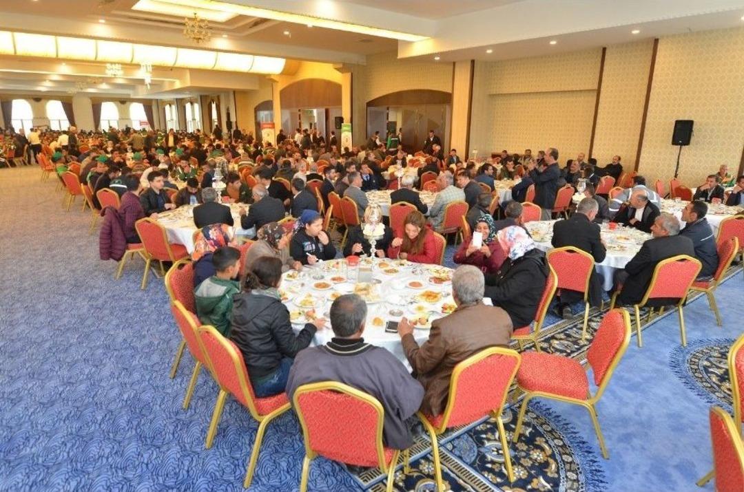 Bakan T&uuml;fenkci Yeşilyurt Belediye Personeli İle Buluştu