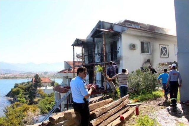 Adada Çıkan Yangında Bir Villa Yandı