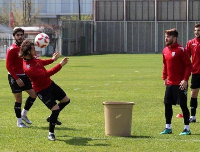Samsunspor Sportif Direk&ouml;t&ouml;r&uuml; Zeren: Performansımız &Uuml;st D&uuml;zeyde 1