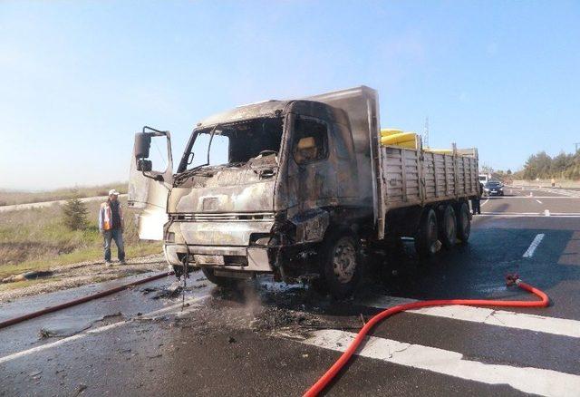 Kırklareli’nde Seyir Halinde Alev Alan Kamyon Kül Oldu