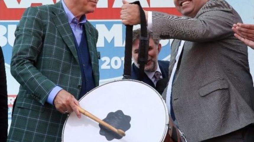 Cumhurbaşkanı Erdoğan Davul &Ccedil;aldı