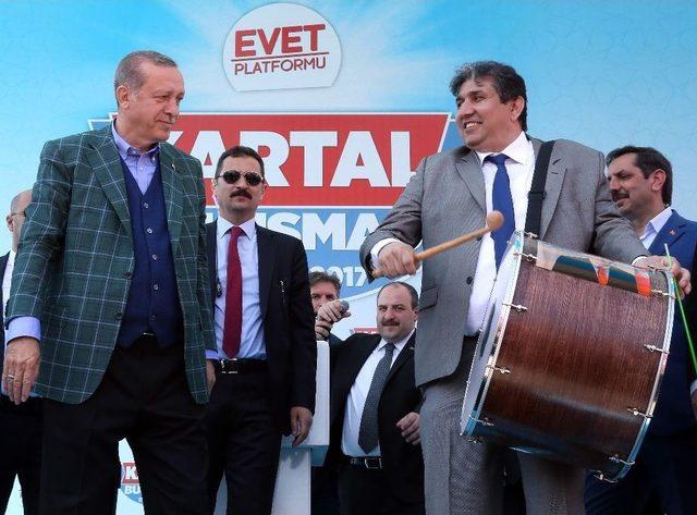 Cumhurbaşkanı Erdoğan Davul Çaldı