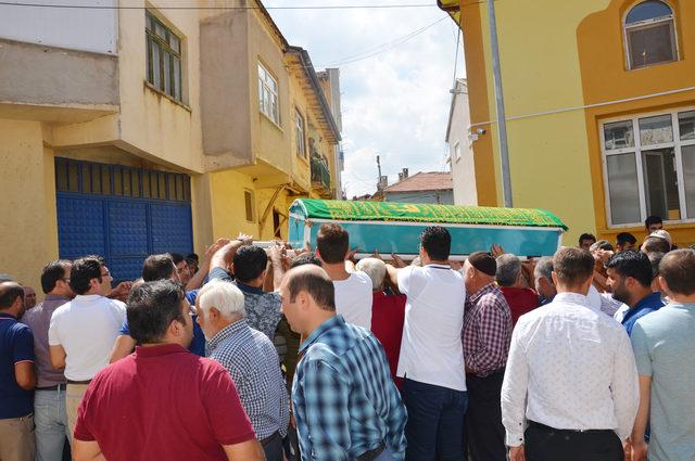 Tabancasını kontrol ederken kendini vuran doktor toprağa verildi 3