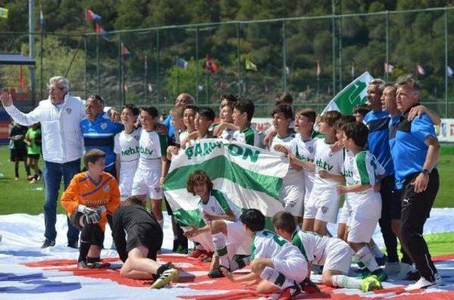 İzmir Cup ta Şampiyon Bursaspor 2