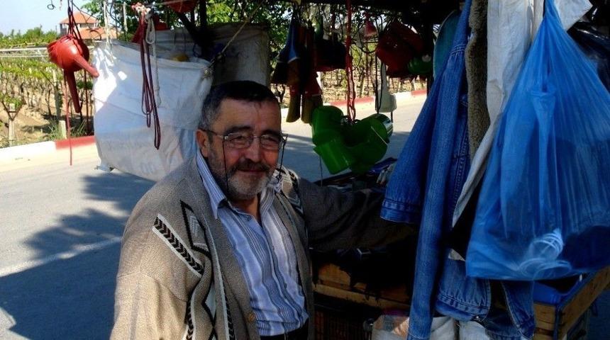 Ekmek Parası İ&ccedil;in Her G&uuml;n 20 Kilometre Y&uuml;r&uuml;yor