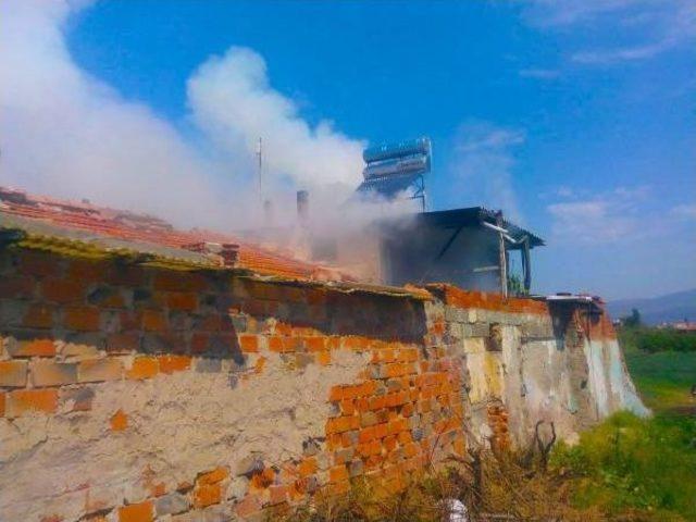 Turgutlu da Ev Yangını 1