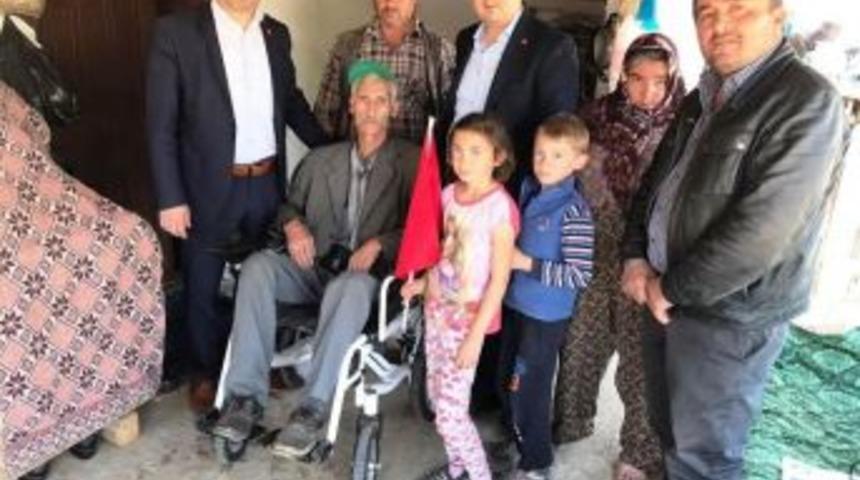 Ak Parti&rsquo;li Baybatur Engelli Vatandaşı Sevindirdi