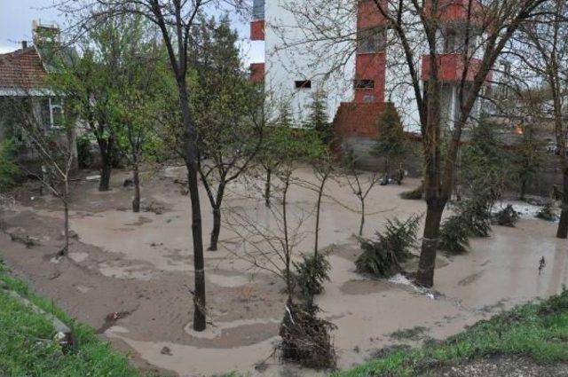 Elazığ'ın Yazıkonak Beldesi Sele Teslim