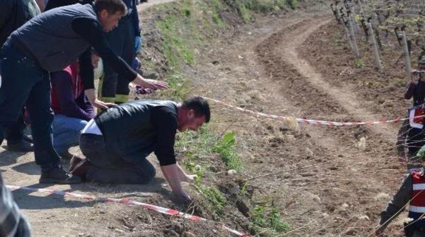 Devrilen Trakt&ouml;r&uuml;n Altında Kalan 2 Kuzen &Ouml;ld&uuml;