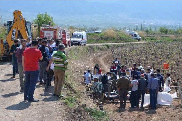 Devrilen Trakt&ouml;r&uuml;n Altında Kalan 2 Kuzen &Ouml;ld&uuml; 3
