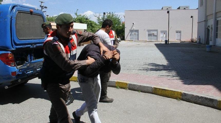 &Ccedil;alıştıkları İş Yerinden Hırsızlık Yapınca Tutuklandılar