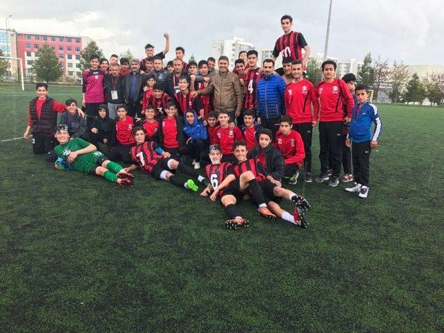 Van Büyükşehir Belediyespor U-15 Bölgesel Ligde Şampiyonu Oldu