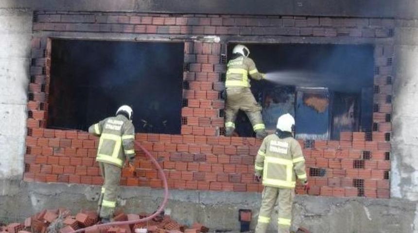 Fet&ouml;'n&uuml;n Inşaat Halindeki Okulunda Yangın &Ccedil;ıktı