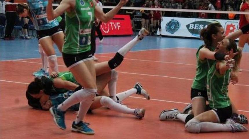 Bursa B&uuml;y&uuml;kşehir Belediyespor-Olympiakos Pire: 3-0 (Şampiyon Bursa B&uuml;y&uuml;kşehir) (Yeniden)