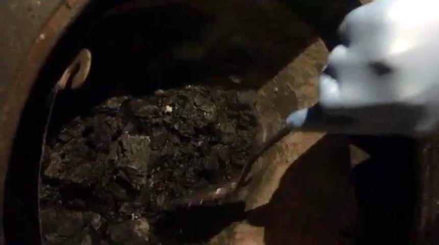 Polis Yanan Uyuşturucuları Sobadan Tek Tek &Ccedil;ıkarttı