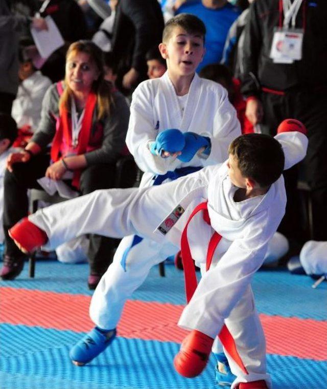 Türkiye Minikler Ve Yıldızlar Karate Şampiyonası Sona Erdi