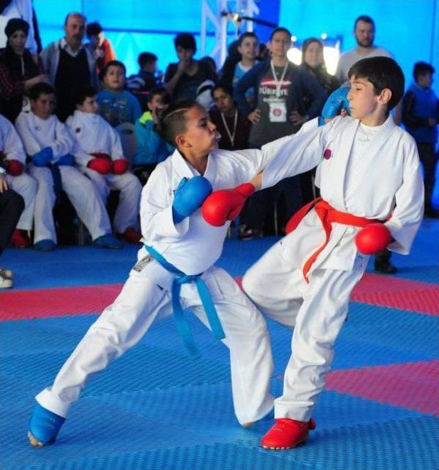 Türkiye Minikler Ve Yıldızlar Karate Şampiyonası Sona Erdi