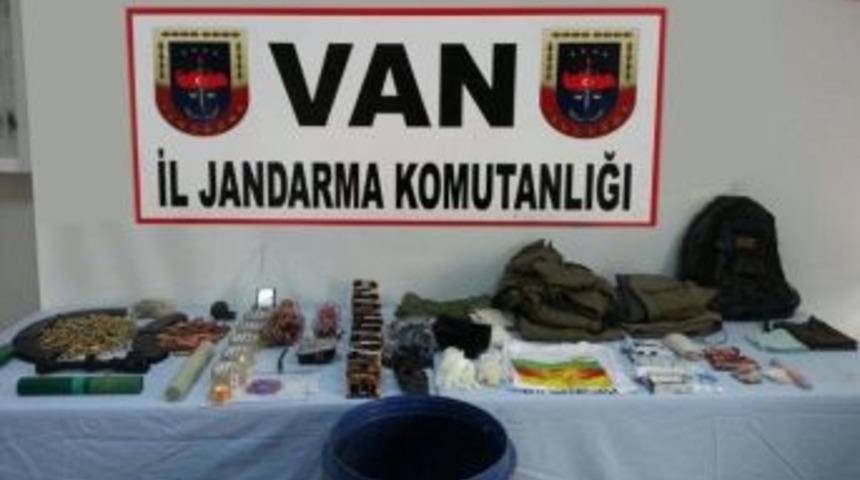 Muradiye&rsquo;de Dere Yatağında Silah Ve M&uuml;himmat Bulundu