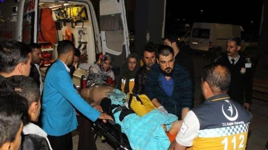 Ak Parti İl&ccedil;e Başkanının Aracına Saldırı; 1 G&uuml;venlik Korucusu Şehit - Fotoğraf