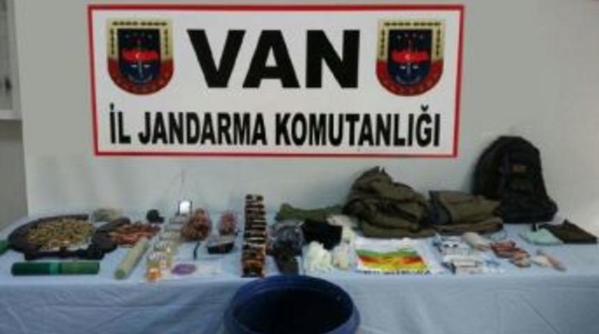 Muradiye'de Patlayıcı Ve M&uuml;himmat Ele Ge&ccedil;irildi