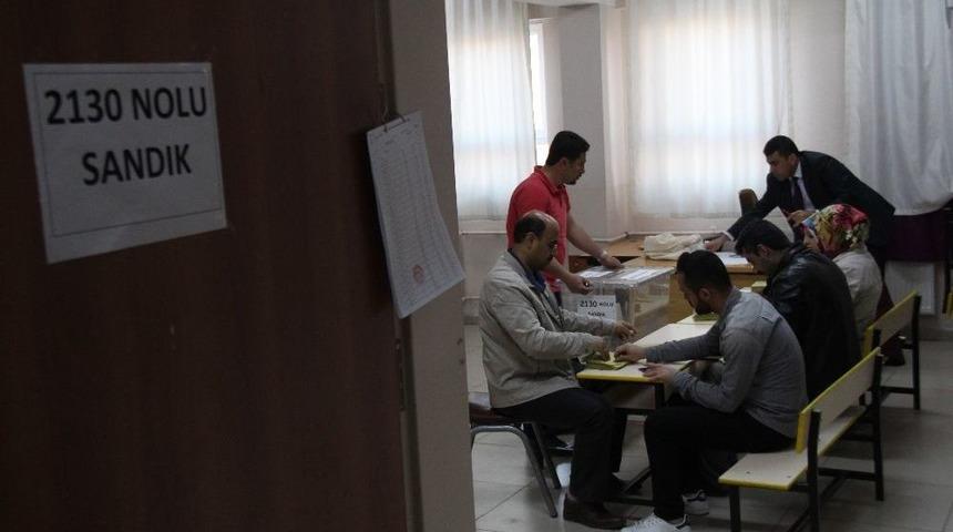 Halk Oylaması Başladı