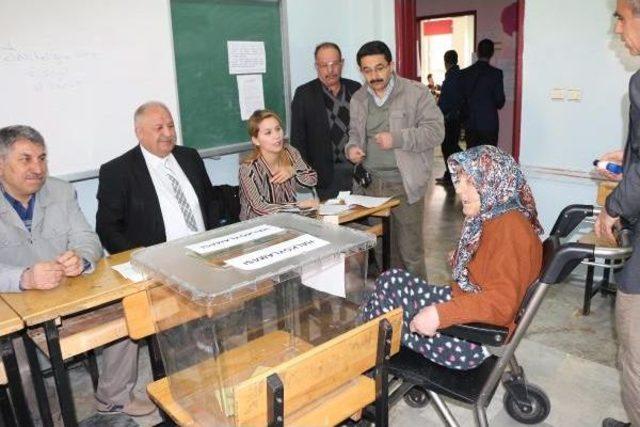 Gaziantep'te Vatandaşlar Sandık Başına Gitti