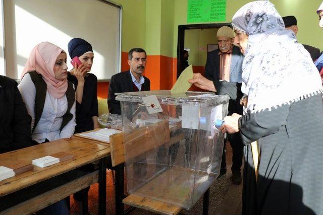 Diyarbakır’da Oy Verme İşlemi Başladı