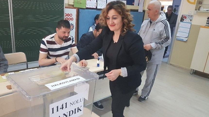 Başkent&rsquo;te İlk Oylar Sandığa Atıldı