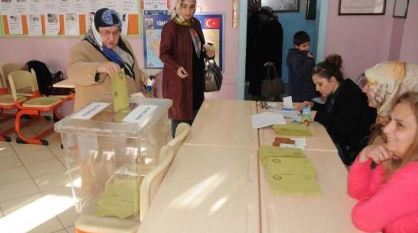 Sivas'ta Vatandaşlar Sandık Başına Gitti