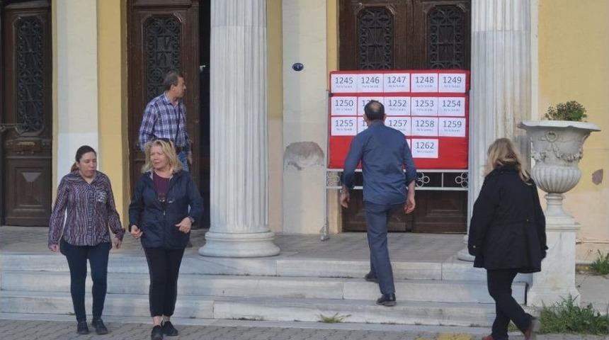 İzmir&rsquo;de Referanduma Yoğun İlgi Var